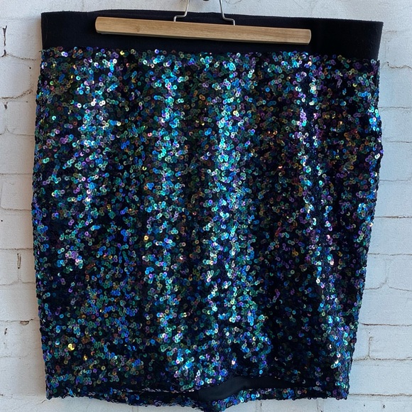 Torrid size 2 Holiday Sequin Skirt 18/20 2X - Picture 2 of 5